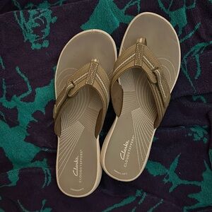 Clark’s - Women’s Flip Flops - Size 10